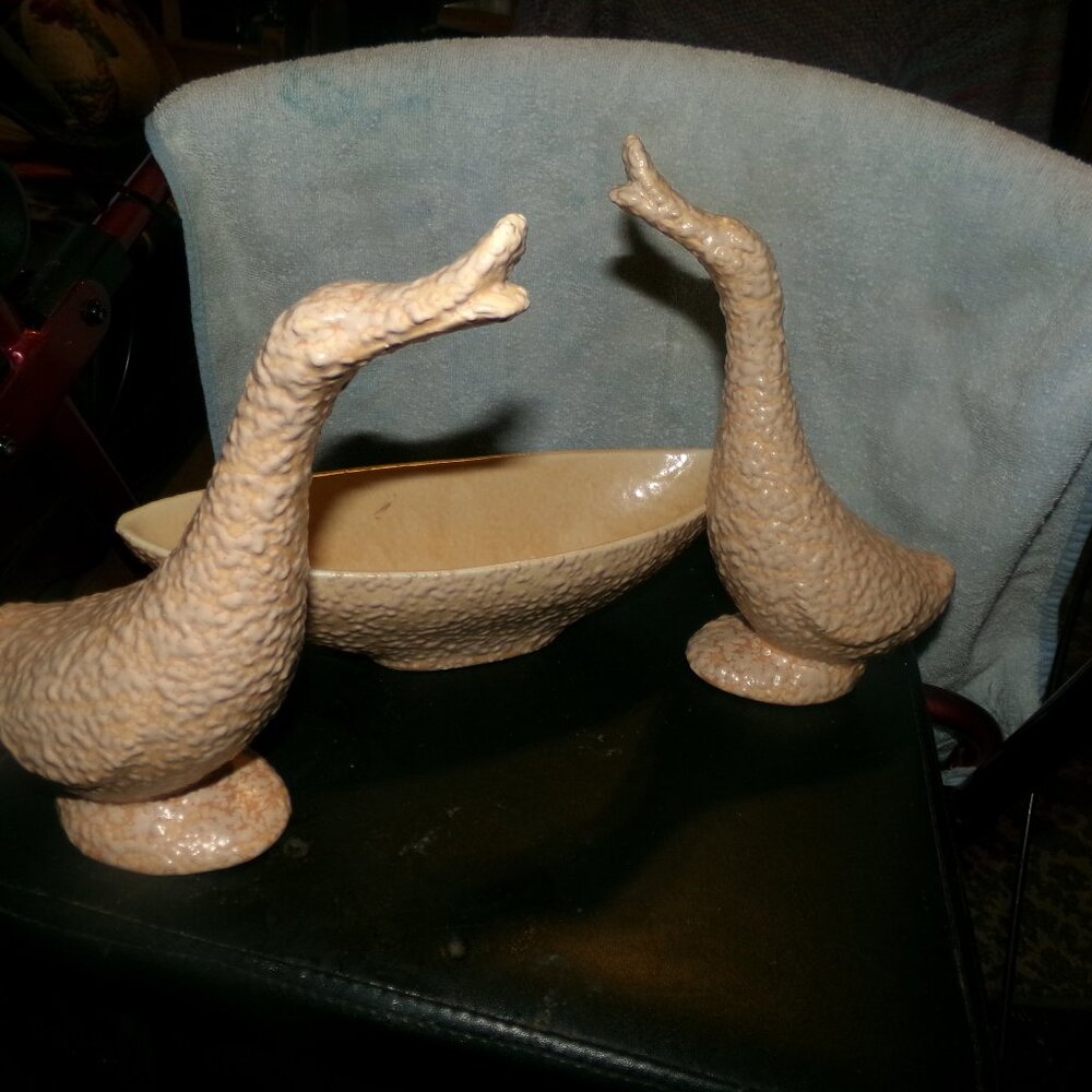 vintage textured  pottery ducks & bowl or planter. 1950s